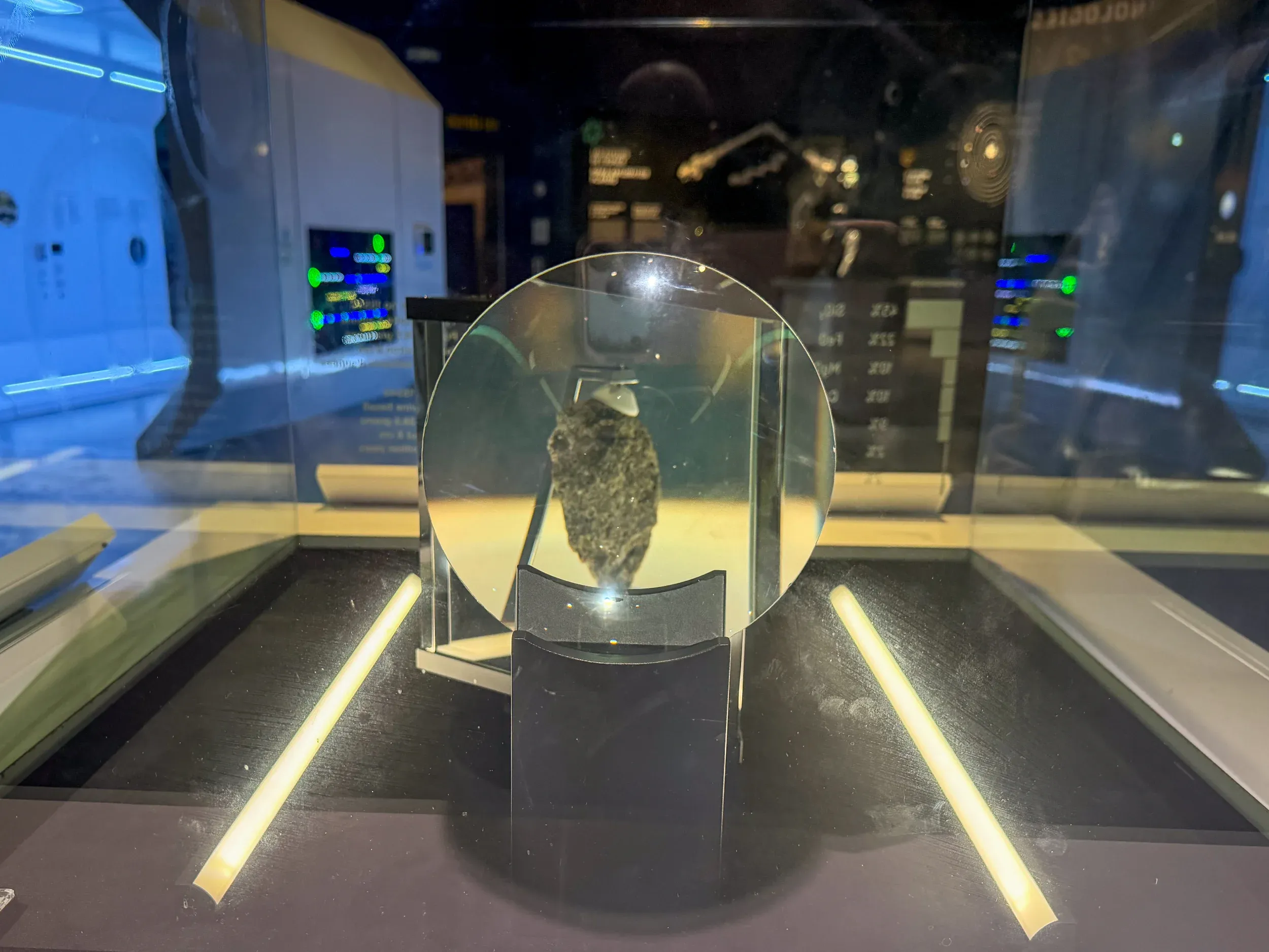 Piedra lunar en el Cosmodôme de Laval: dónde ver una roca real de la Luna cerca de Montreal